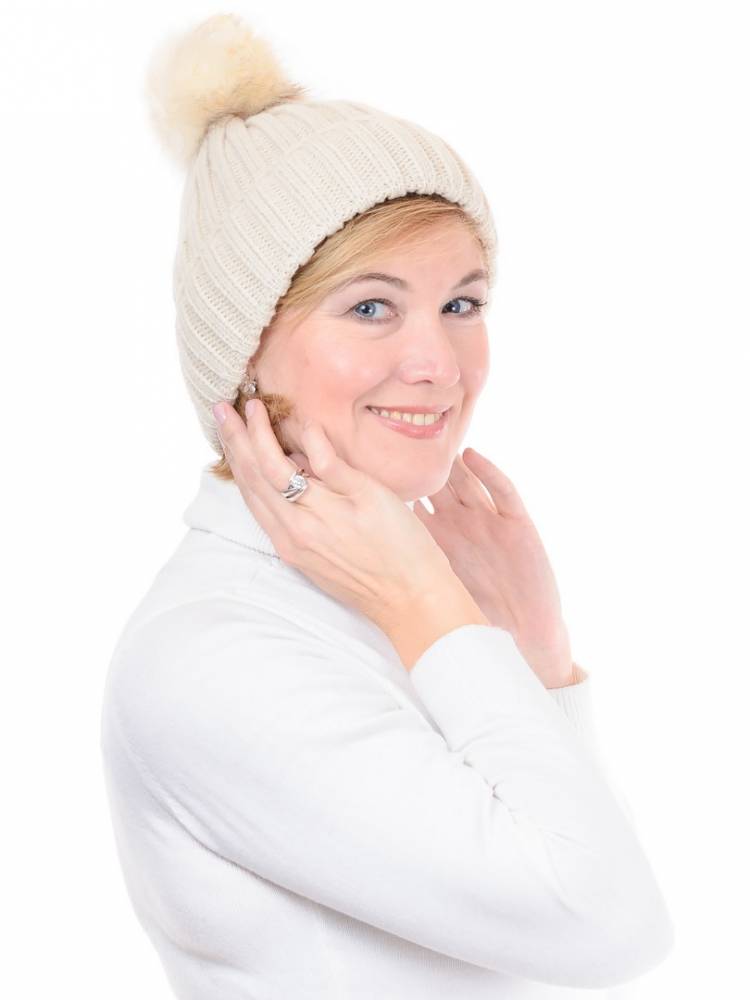 шапка женская с меховым помпоном